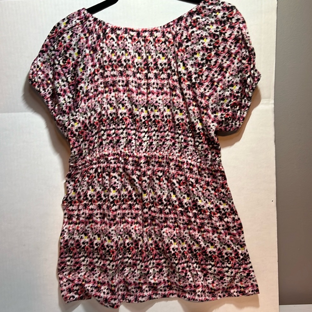 Daisy Fuentes Women’s  Size XL Daisy Pink Based Multi Colored Puffy Cap Sleeves